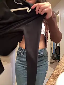 Snapshot of Natur4lBeautyb33 chatting on 11.19.25 Natur4lBeautyb33 online show from 11.19.25