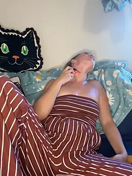 SkyelarSommer online show from 10.16.25