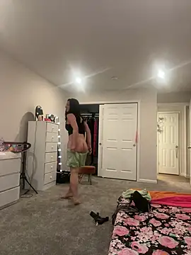 Snapshot of DominiqueX0 chatting on 02.13.25 DominiqueX0 online show from 02.13.25