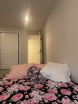 Snapshot of DominiqueX0 chatting on 02.21.25 DominiqueX0 online show from 02.21.25