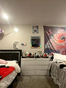 Snapshot of DominiqueX0 chatting on 09.28.25 DominiqueX0 online show from 09.28.25