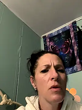 Snapshot of DominiqueX0 chatting on 10.31.25 DominiqueX0 online show from 10.31.25