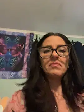 Snapshot of DominiqueX0 chatting on 11.21.25 DominiqueX0 online show from 11.21.25