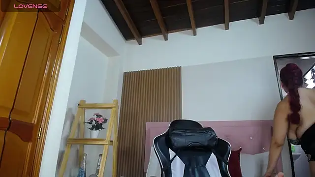 victoria  milf  online show from 02.11.25