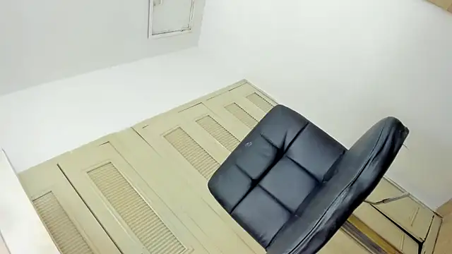 MissCarolinne online show from 01.05.25