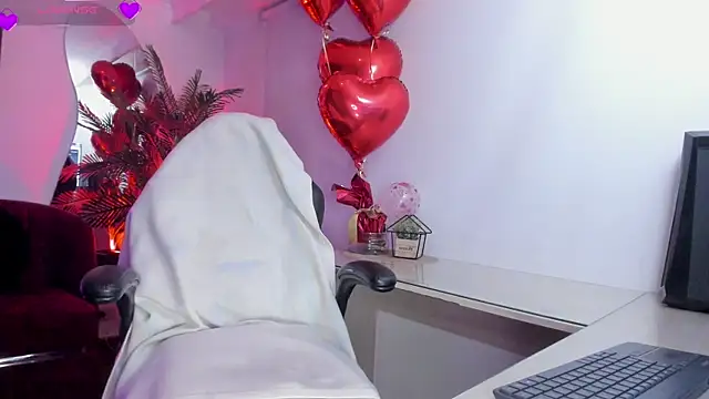 Snapshot of NebetColin chatting on 02.14.25 NebetColin online show from 02.14.25