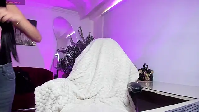 Snapshot of NebetColin chatting on 10.08.25 NebetColin online show from 10.08.25