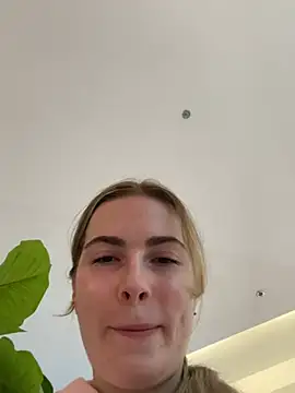 Snapshot of KissMissAngela chatting on 03.11.25 KissMissAngela online show from 03.11.25