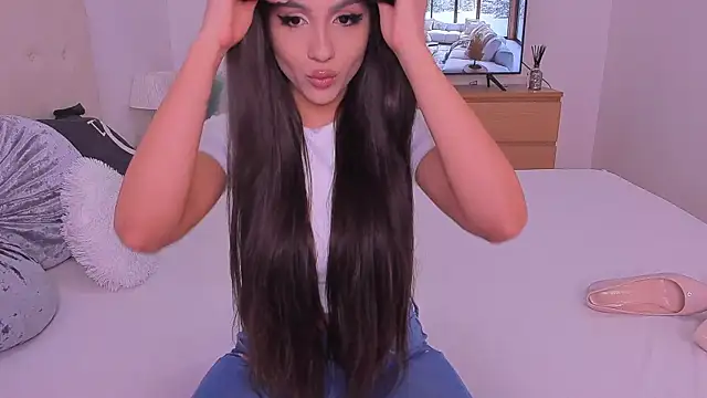 Snapshot of Your_Girl69XXX chatting on 01.24.25 Your Girl69XXX online show from 01.24.25