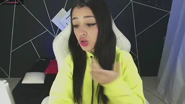 Snapshot of farichell chatting on 10.24.25 farichell online show from 10.24.25