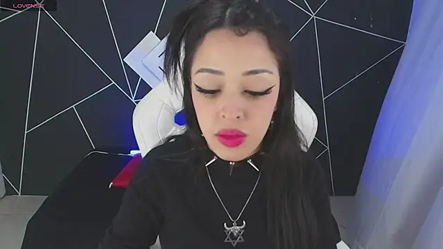 Snapshot of farichell chatting on 10.30.25 farichell online show from 10.30.25