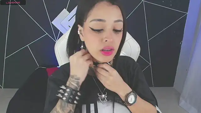 Snapshot of farichell chatting on 11.06.25 farichell online show from 11.06.25