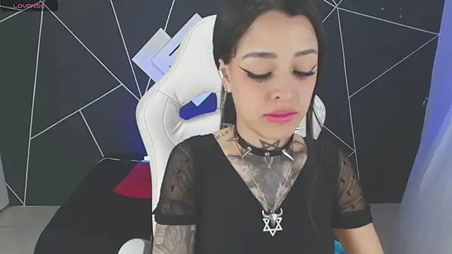 Snapshot of farichell chatting on 11.10.25 farichell online show from 11.10.25