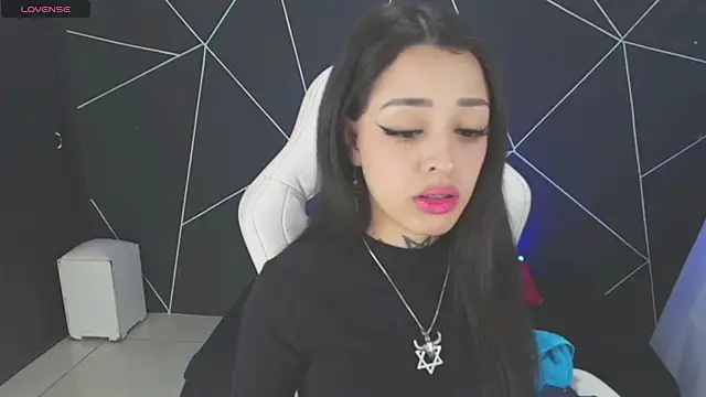 Snapshot of farichell chatting on 11.20.25 farichell online show from 11.20.25