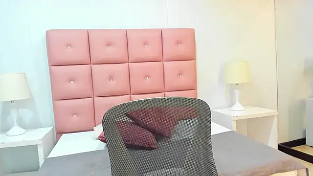 Mhelanny2 online show from 02.19.25