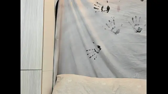 Mhelanny2 online show from 10.26.25