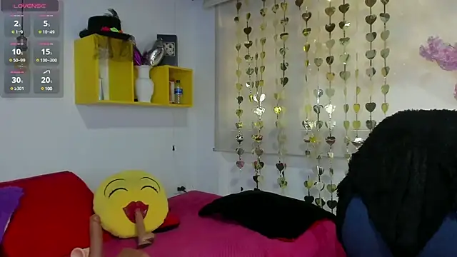 yasmin goldenst online show from 01.15.25