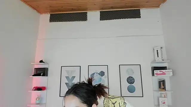 cristal  hot 1 online show from 02.03.25