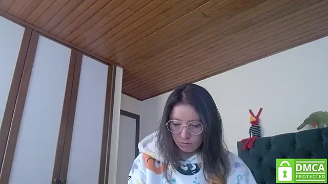 Sophi Cute online show from 12.15.24