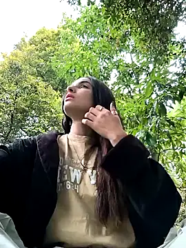 Snapshot of Sam_Sara chatting on 02.04.25 Sam Sara online show from 02.04.25