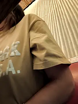 Snapshot of Sam_Sara chatting on 02.05.25 Sam Sara online show from 02.05.25