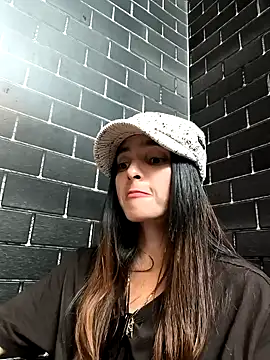 Snapshot of Sam_Sara chatting on 02.11.25 Sam Sara online show from 02.11.25