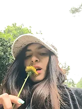 Snapshot of Sam_Sara chatting on 02.11.25 Sam Sara online show from 02.11.25