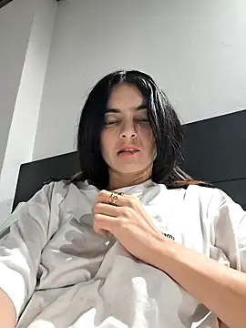 Snapshot of Sam_Sara chatting on 02.16.25 Sam Sara online show from 02.16.25