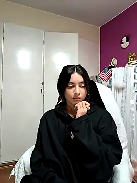 Snapshot of Sam_Sara chatting on 02.23.25 Sam Sara online show from 02.23.25