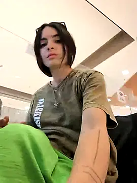 Snapshot of Sam_Sara chatting on 03.17.25 Sam Sara online show from 03.17.25