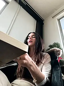 Snapshot of Sam_Sara chatting on 03.19.25 Sam Sara online show from 03.19.25