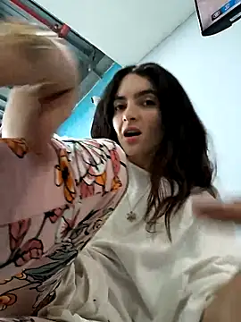 Snapshot of Sam_Sara chatting on 03.20.25 Sam Sara online show from 03.20.25