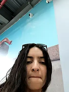 Snapshot of Sam_Sara chatting on 03.20.25 Sam Sara online show from 03.20.25