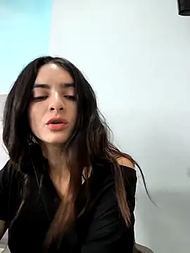 Snapshot of Sam_Sara chatting on 03.22.25 Sam Sara online show from 03.22.25