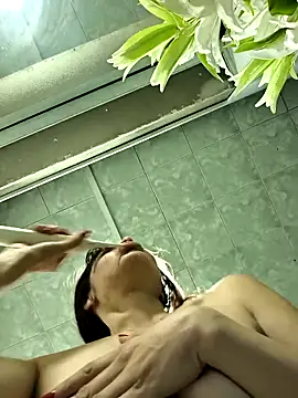 Snapshot of Sam_Sara chatting on 09.29.25 Sam Sara online show from 09.29.25