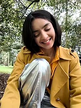 Snapshot of Sam_Sara chatting on 10.13.25 Sam Sara online show from 10.13.25