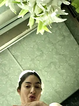 Snapshot of Sam_Sara chatting on 10.21.25 Sam Sara online show from 10.21.25