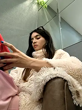 Snapshot of Sam_Sara chatting on 11.10.25 Sam Sara online show from 11.10.25