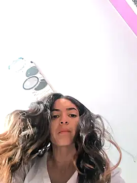 Snapshot of Sam_Sara chatting on 11.14.25 Sam Sara online show from 11.14.25