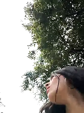 Snapshot of Sam_Sara chatting on 11.17.25 Sam Sara online show from 11.17.25