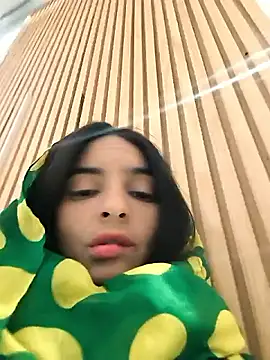 Snapshot of Sam_Sara chatting on 12.17.25 Sam Sara online show from 12.17.25