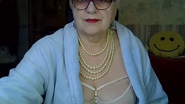 Snapshot of SweetCherry27 chatting on 04.08.26 SweetCherry27 online show from 04.08.26