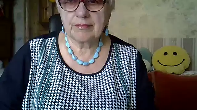 Snapshot of SweetCherry27 chatting on 04.15.26 SweetCherry27 online show from 04.15.26