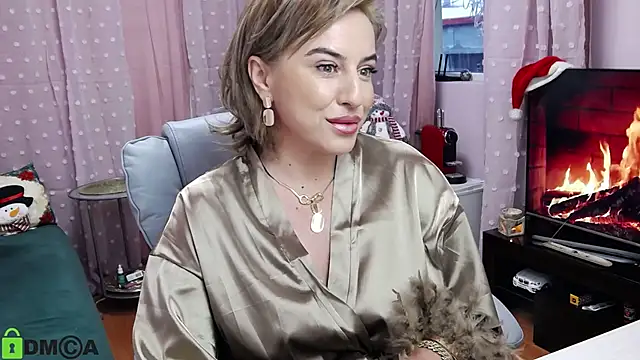 Snapshot of CarrieLoveX chatting on 12.23.24 CarrieLoveX online show from 12.23.24