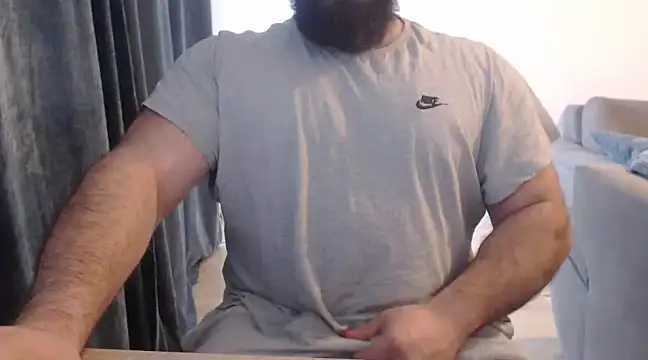 Snapshot of hugemachohandsome chatting on 02.26.25 hugemachohandsome online show from 02.26.25