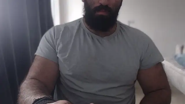 Snapshot of hugemachohandsome chatting on 09.18.25 hugemachohandsome online show from 09.18.25