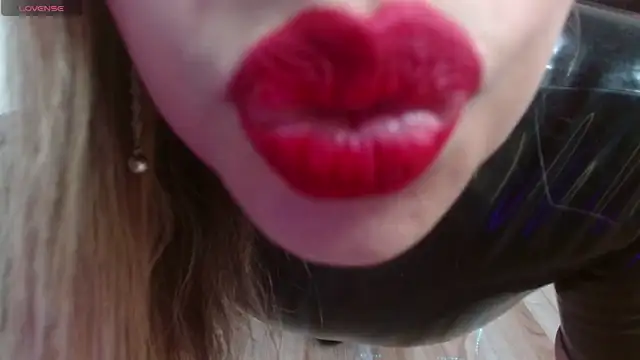 Snapshot of LatexDevil_Blondie chatting on 12.09.24 LatexDevil Blondie online show from 12.09.24