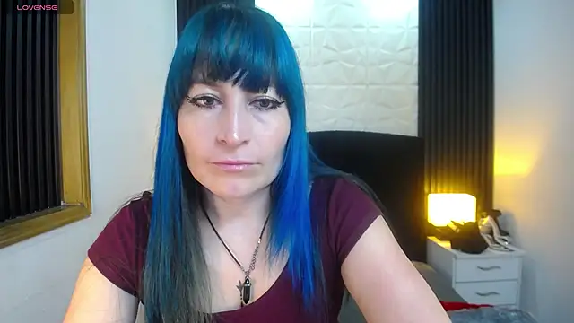 Snapshot of alicia_moom chatting on 12.17.24 alicia moom online show from 12.17.24