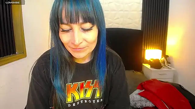 Snapshot of alicia_moom chatting on 12.19.24 alicia moom online show from 12.19.24