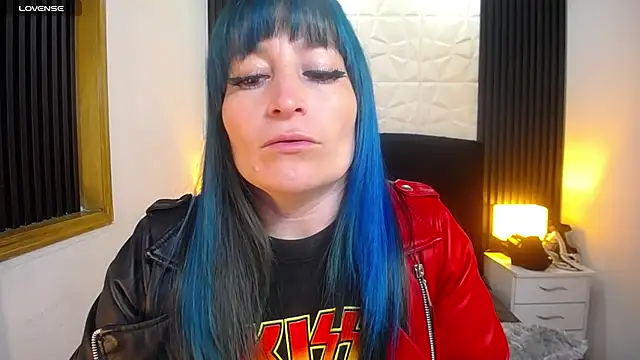 Snapshot of alicia_moom chatting on 12.19.24 alicia moom online show from 12.19.24